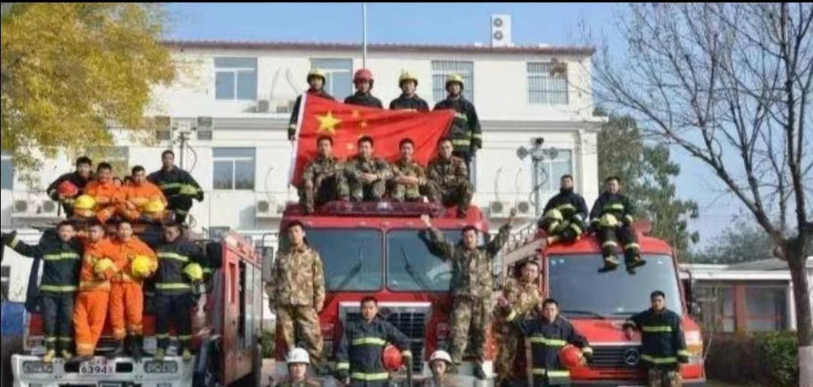2015年,天津港发生了一场惊天动地的大爆炸,在这场灾难中,有一群人奋