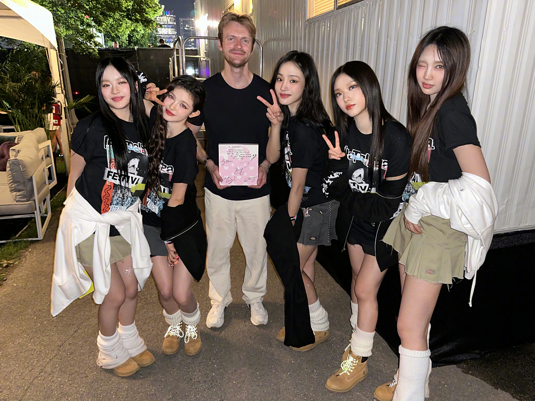 newjeans碧梨合影#  #newjeans# #碧梨#  女团newjeans 和碧梨billie