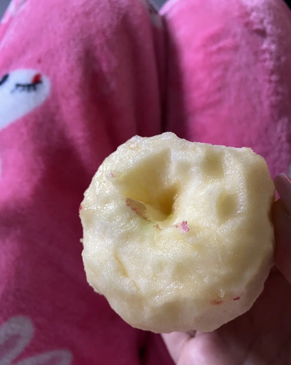 生病了我妹给我削了一个苹果[笑哭]#搞笑