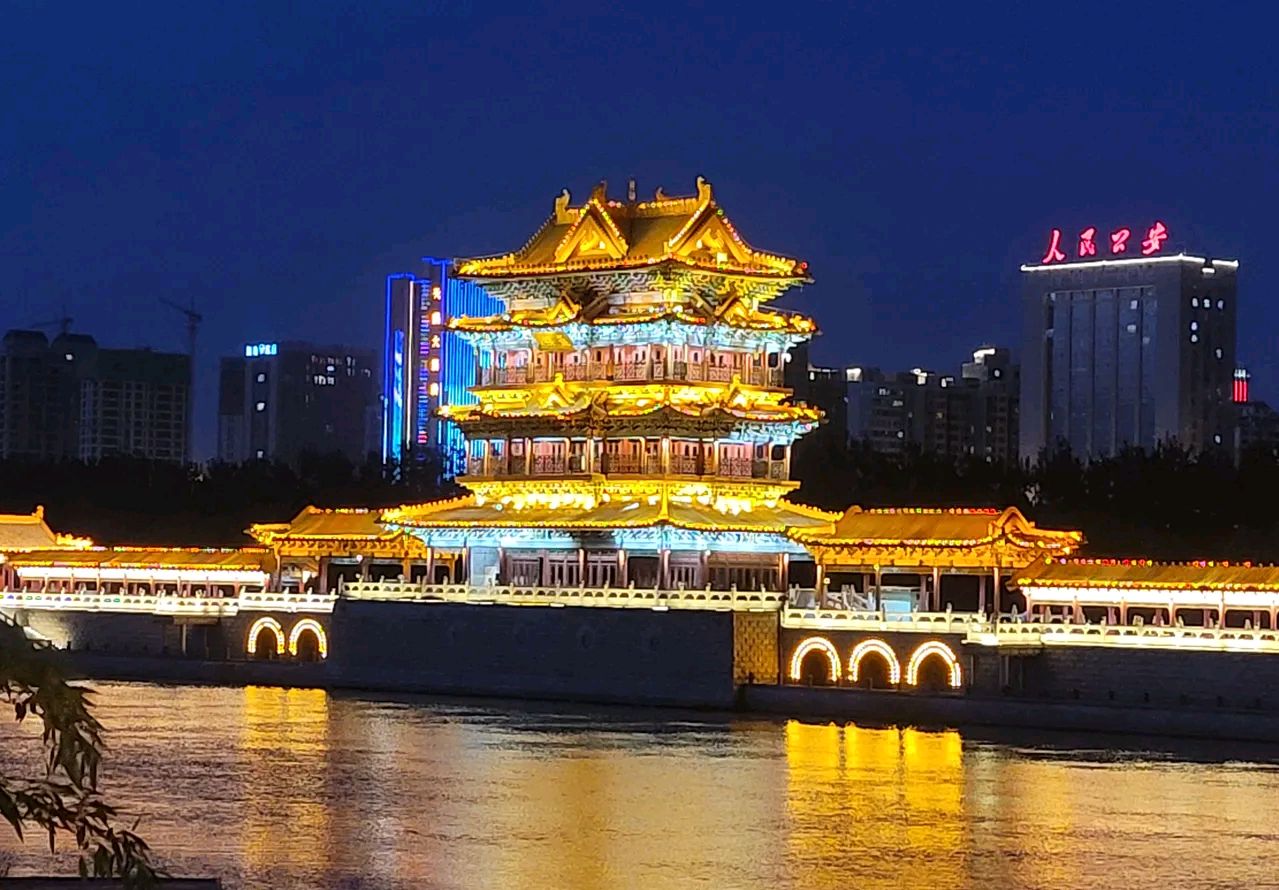 临汾萱楼夜景你说美不美?