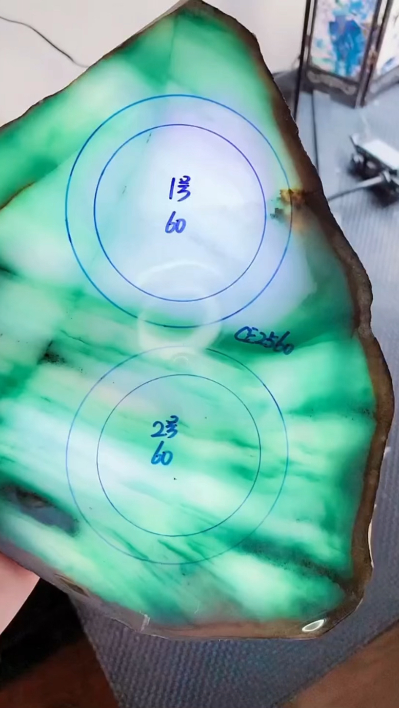 分享翡翠手镯板料,条条水路通财路呢!-度小视