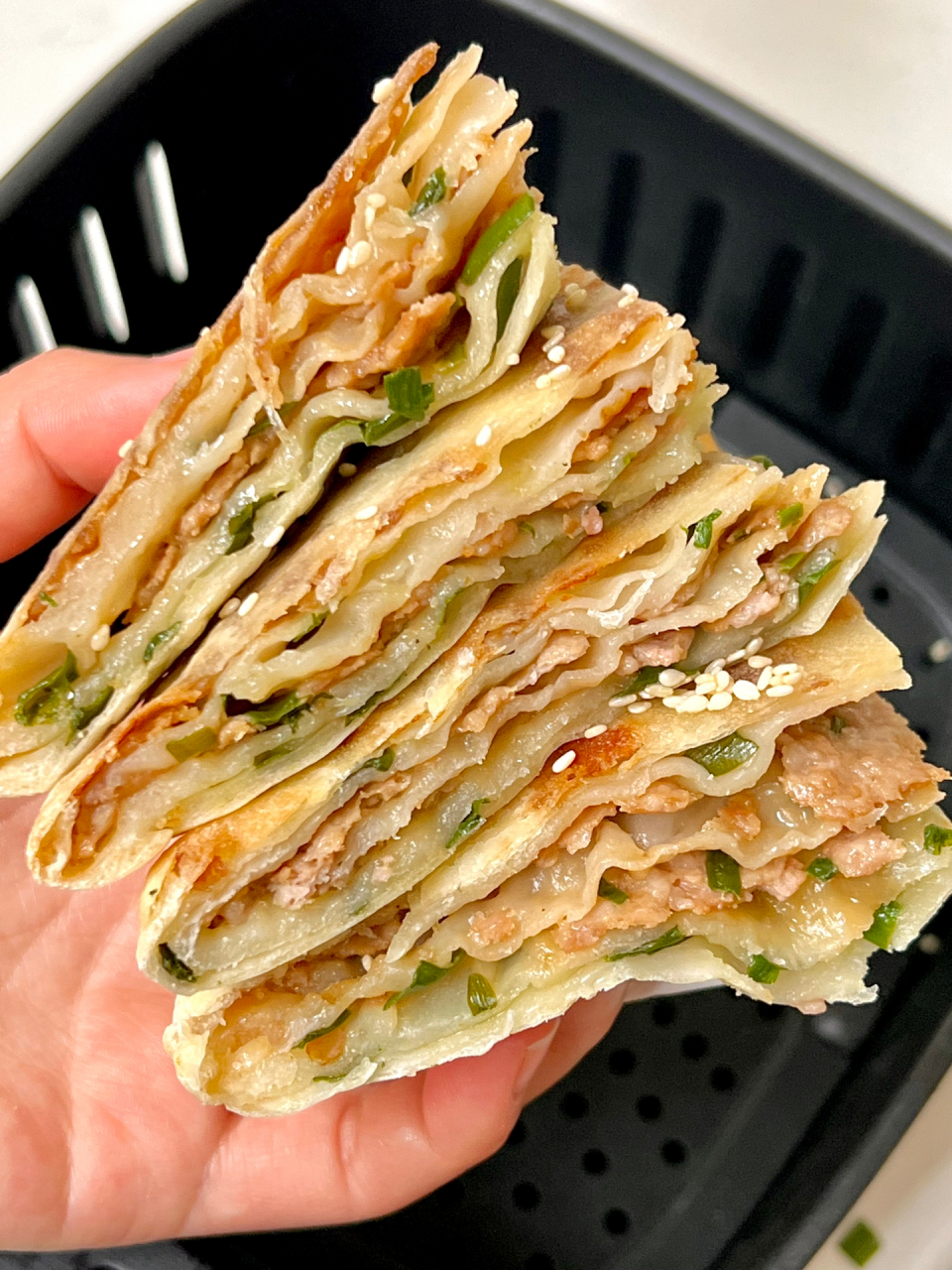 有空气炸锅都去做这个!|||猪肉韭菜千层馅饼03! 酥酥脆脆的贼好吃!