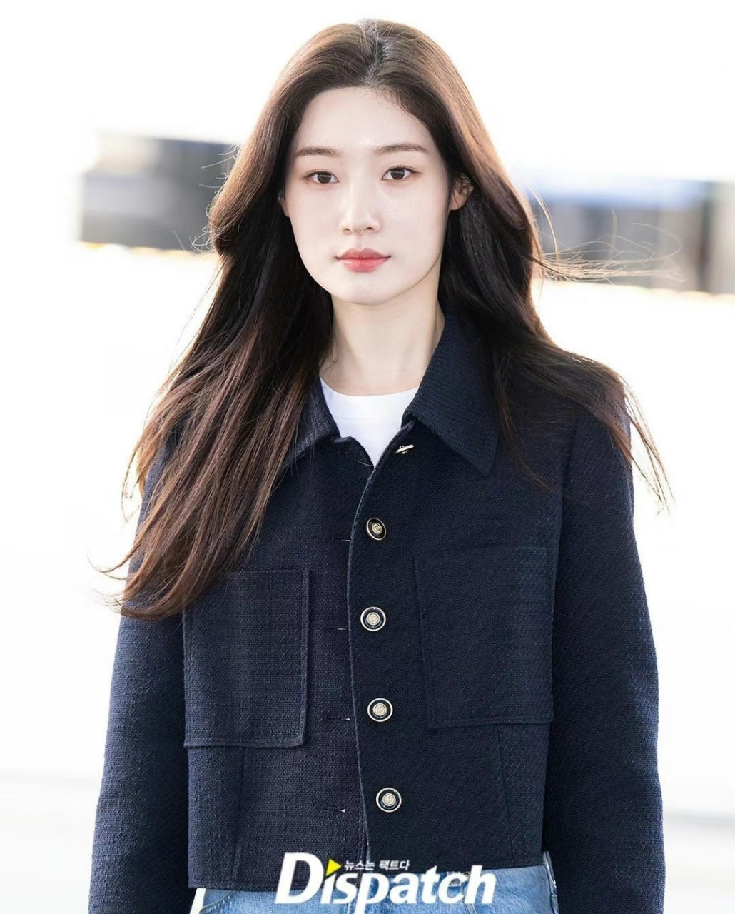 韩星郑采妍机场生图.