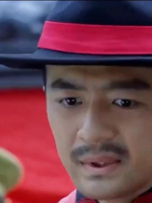 黎明绝杀:小子拧下鸡头往后扔,结果正中太君碗,好戏开场