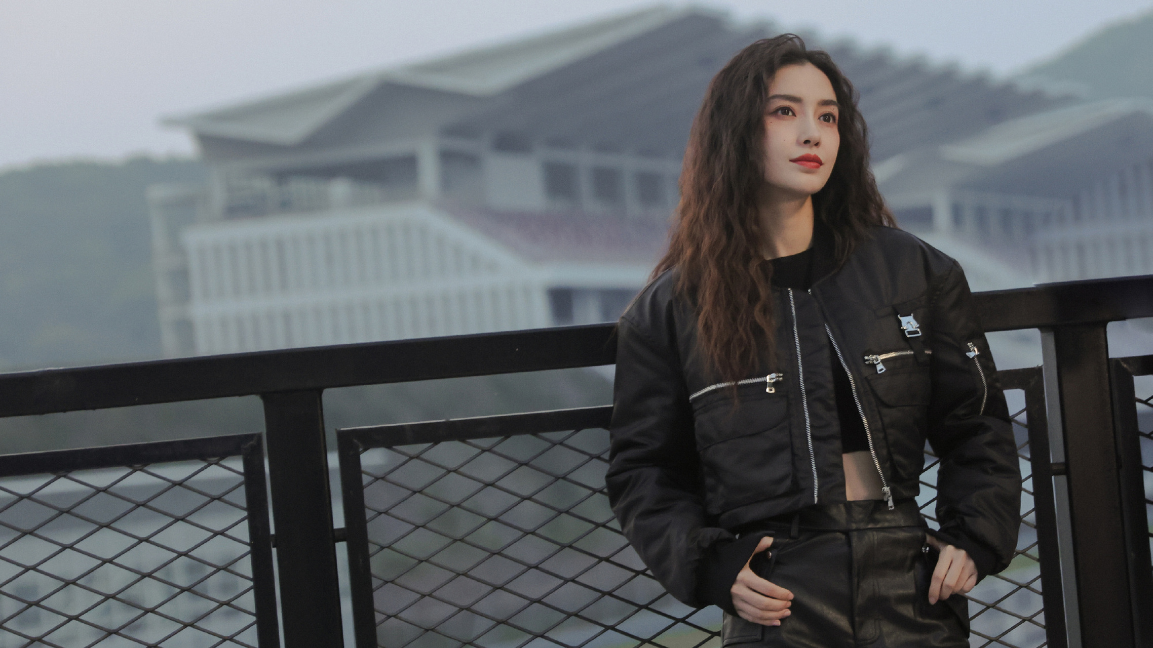 angelababy工作室晒出在《暮色心约》里的羊毛卷造型真的好美啊!