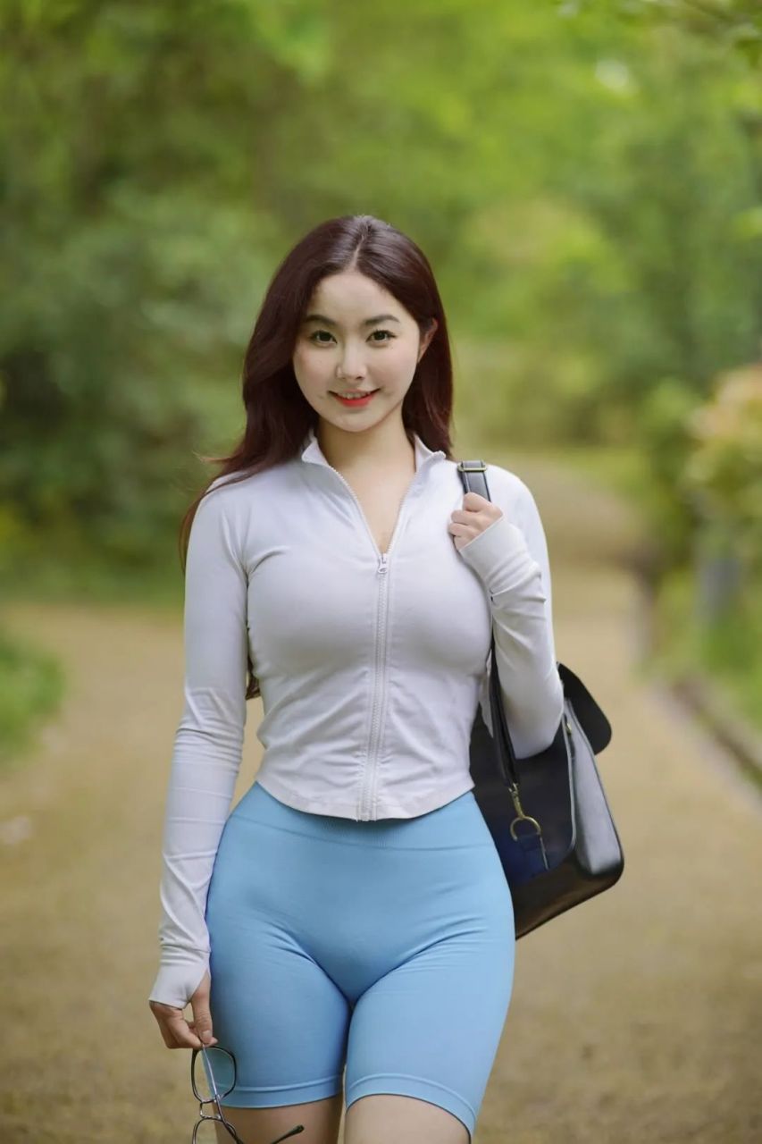 紧身裤小姐姐清晨般的甜蜜