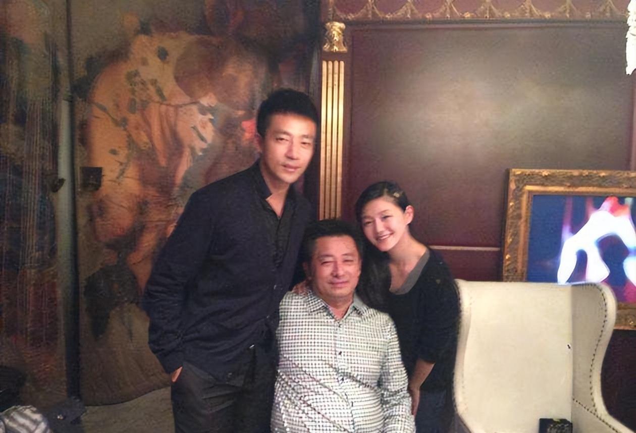 张兰直播承认与汪小菲父亲已复合,夸奖老公颜值高,自称好色之徒