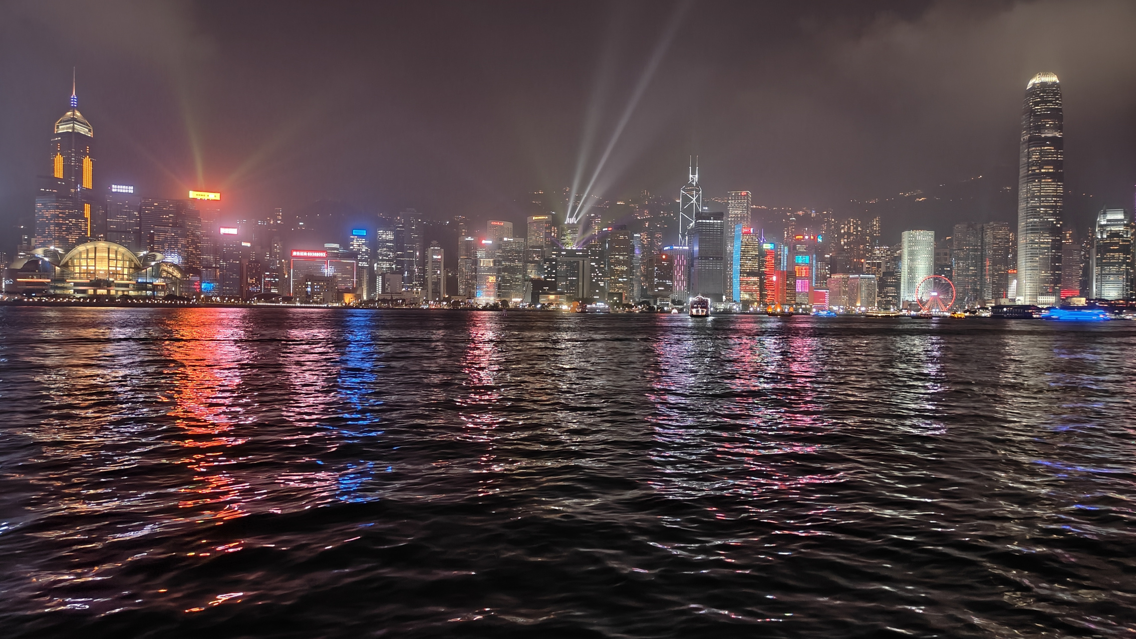 维多利亚港,星光大道,值得一见一闻.