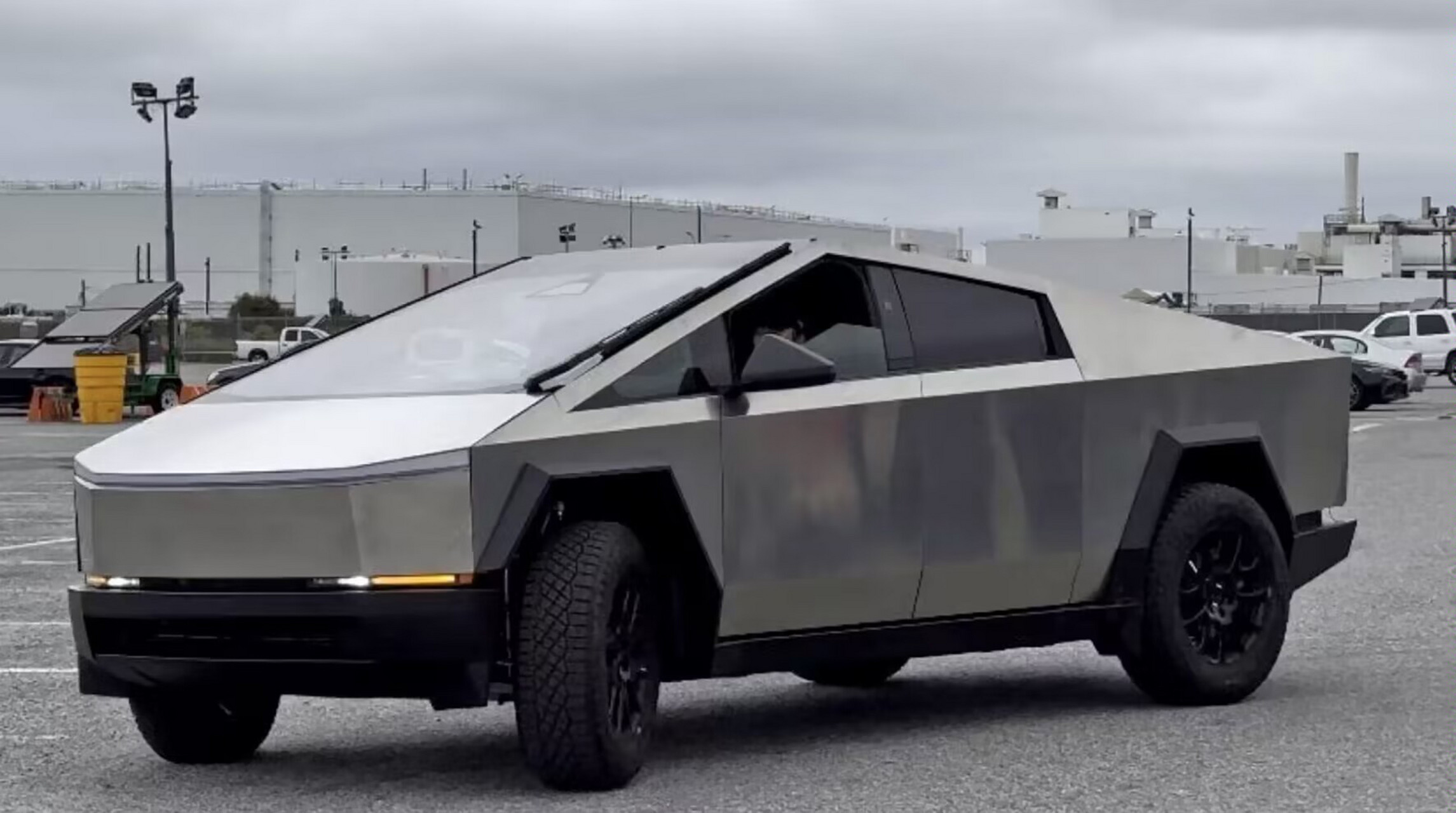 特斯拉电动皮卡#  7月15日,特斯拉得州超级工厂宣布