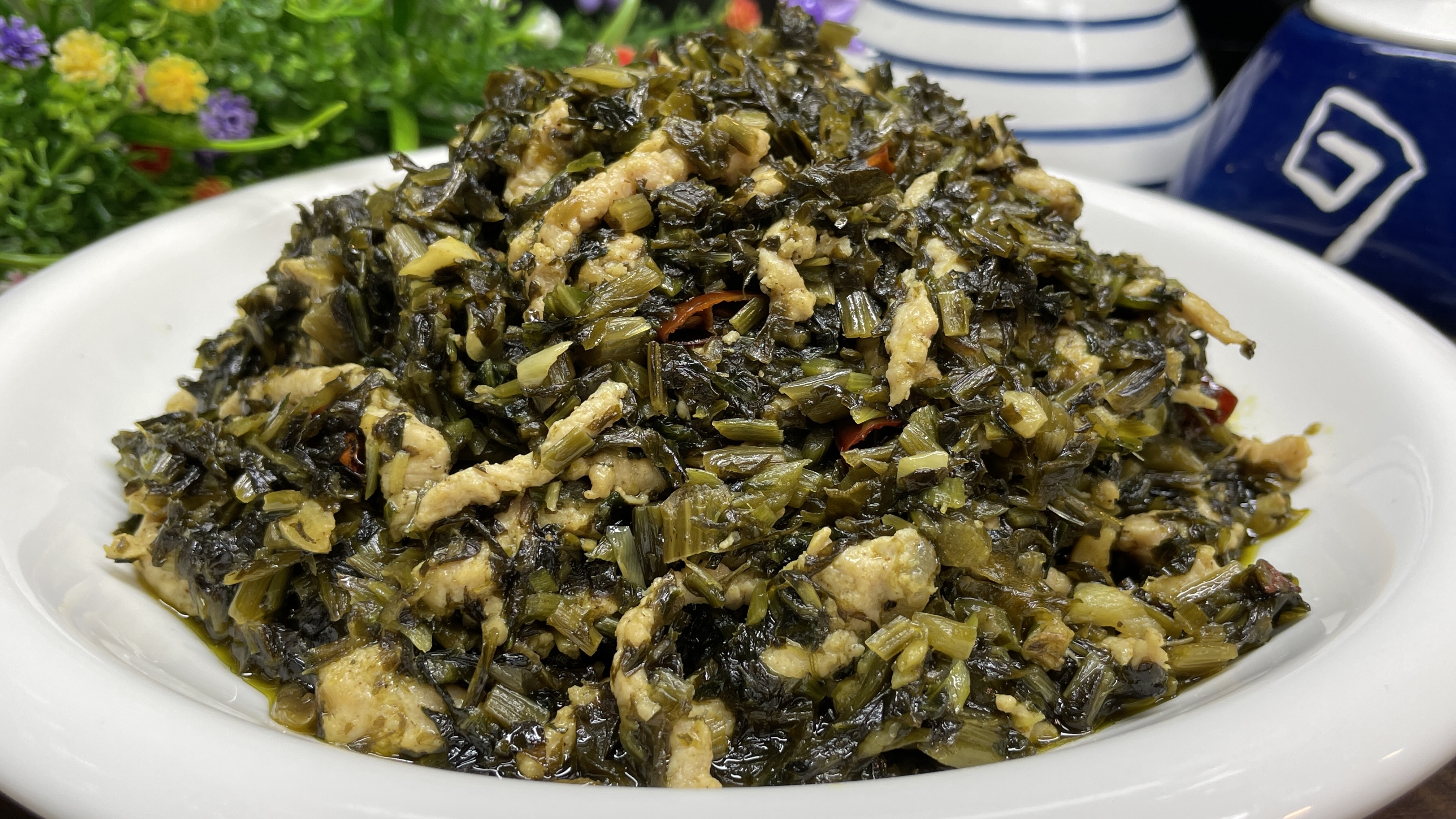 大厨分享雪菜肉丝最好吃的做法，多加一步，拌面条拌米饭都是一绝