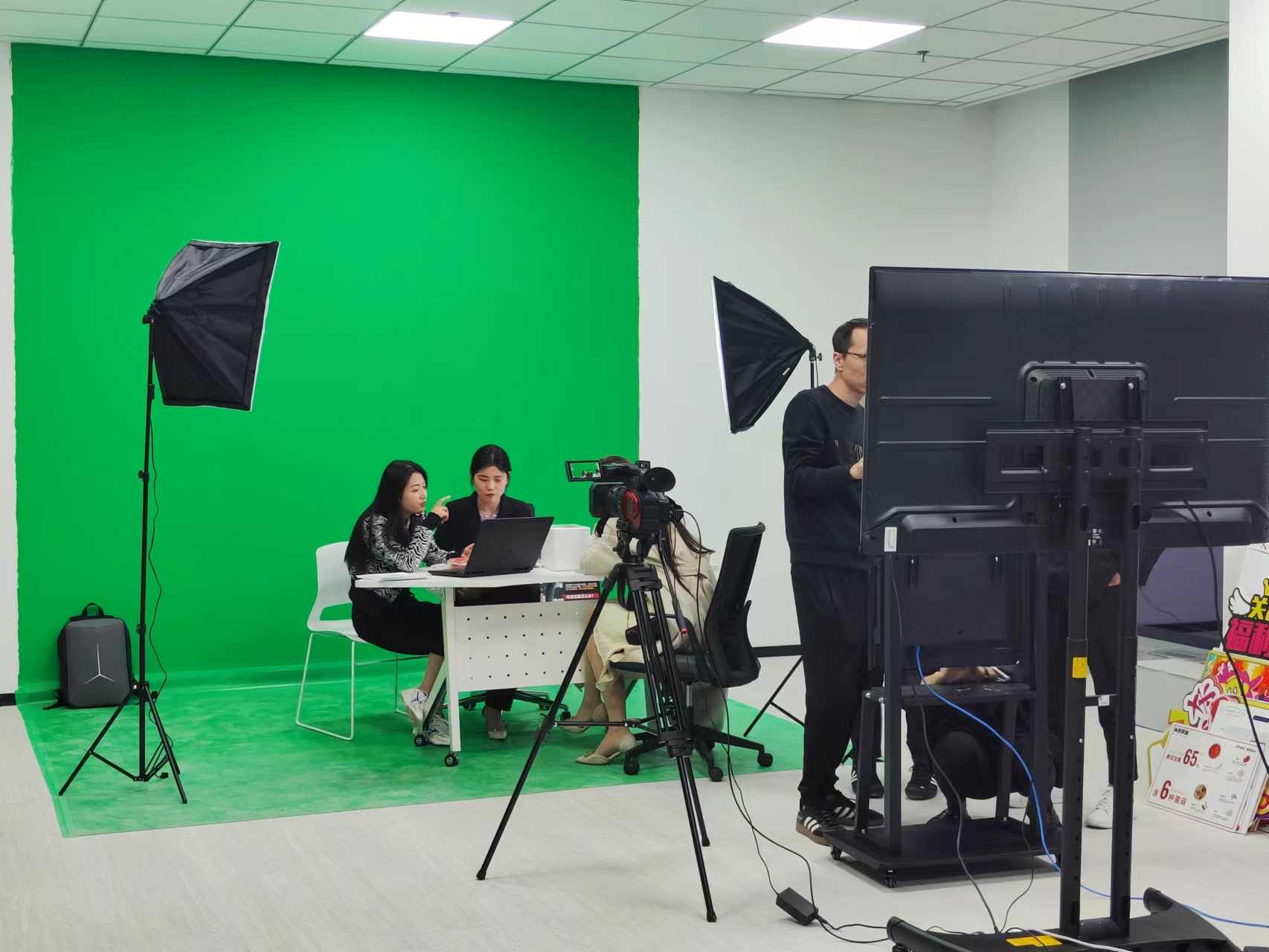 帮助港口行业打造虚拟现实直播间录播室演播室,我们是专业的