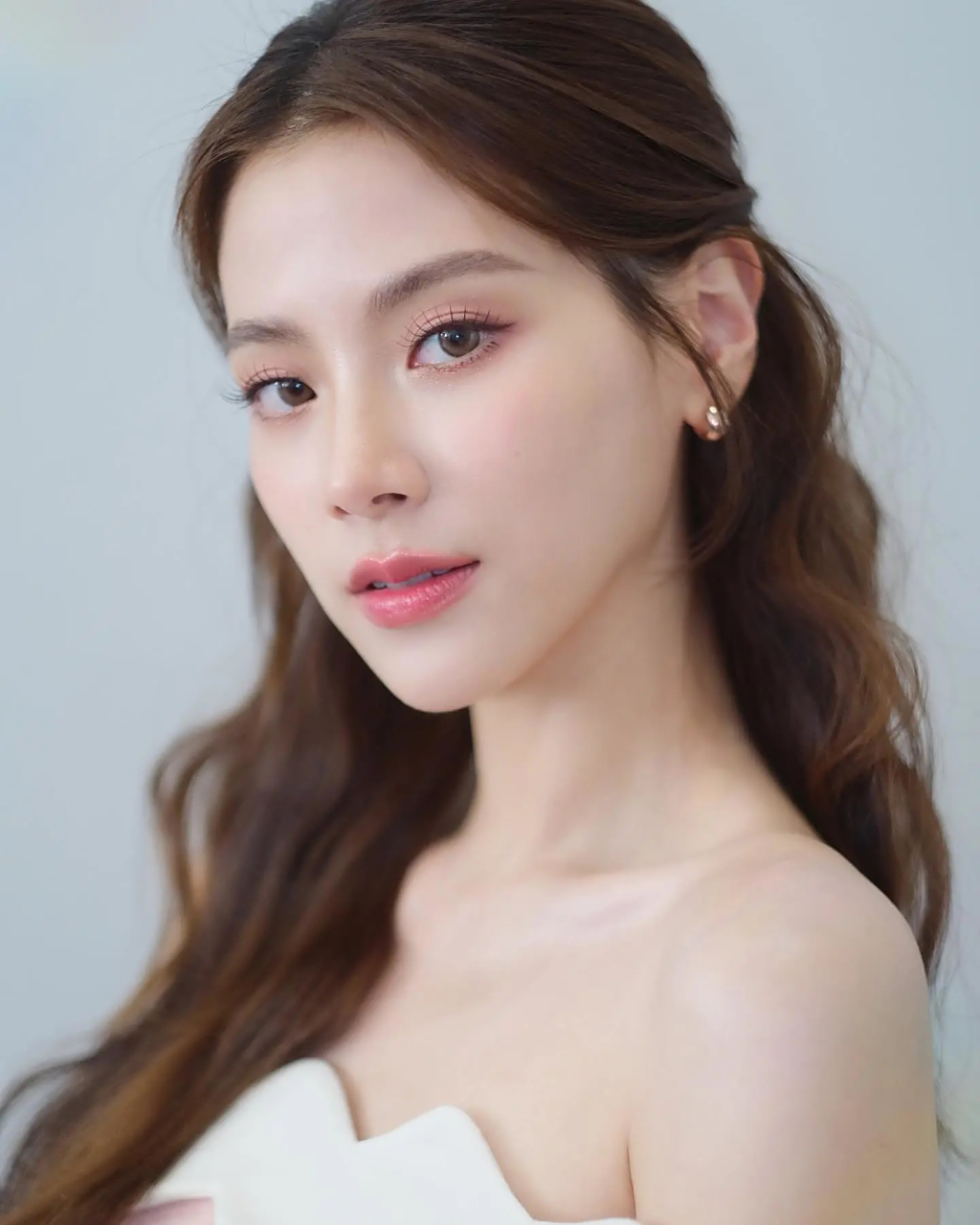 电影《初恋这件小事》的小水,泰国女演员平采娜越来越美了.