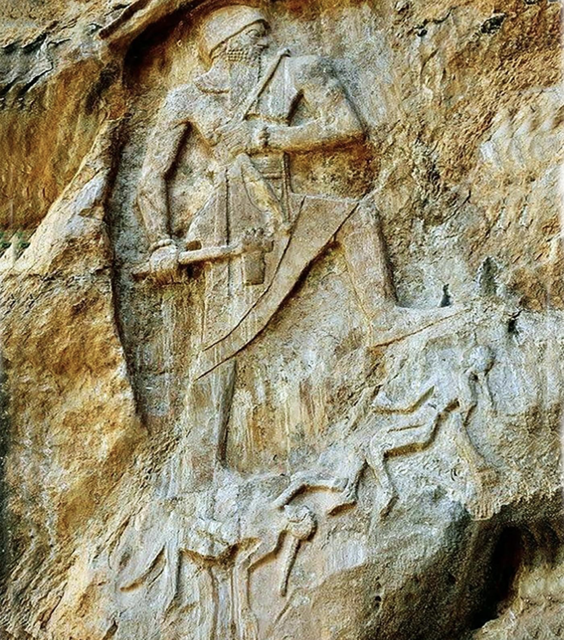 传奇中的阿卡德亚-亚述国王纳拉姆-辛的岩石浮雕雕刻,展示了他的英雄