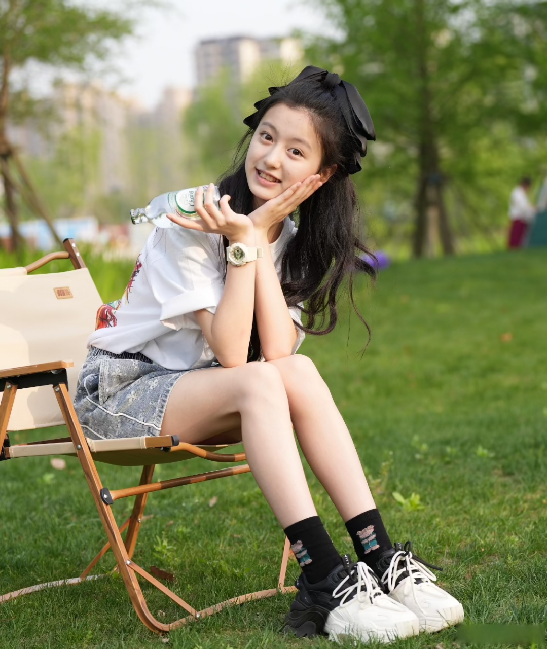 裴佳欣真是"从小美到大"!清纯可人好养眼,少女感溢出屏幕,这颜值真的