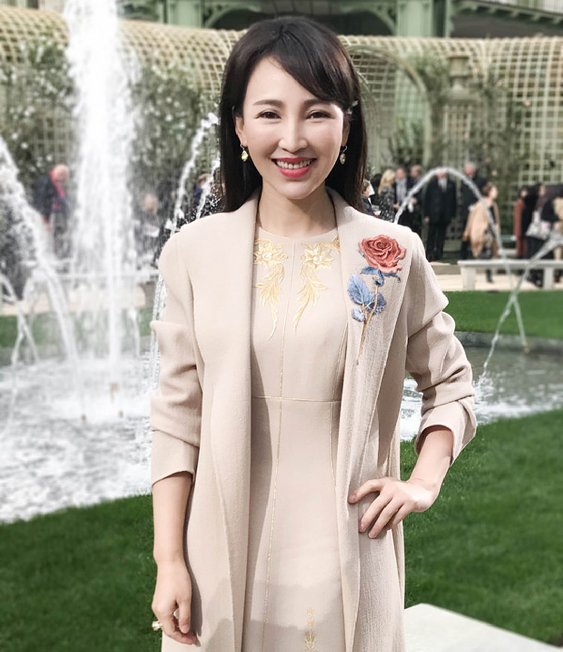 岳丽娜,1974年4月出生于中国河北省承德市,毕业于中央戏剧学院,中国