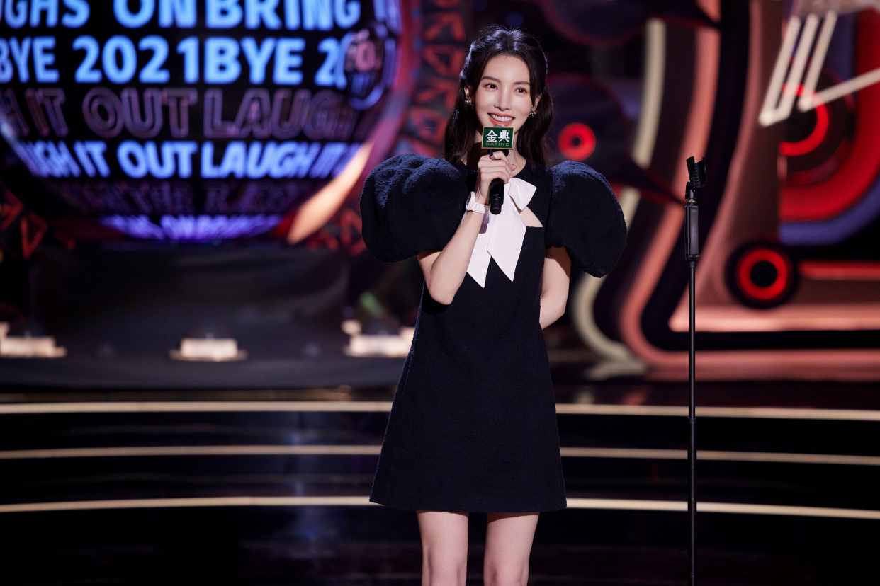 金晨参加综艺节目,笑面如花,娇俏可人