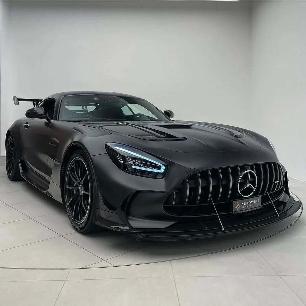 奔驰# amg gtc敞篷跑车,可以说是一个纯粹为塞道而生的跑车,搭载4.