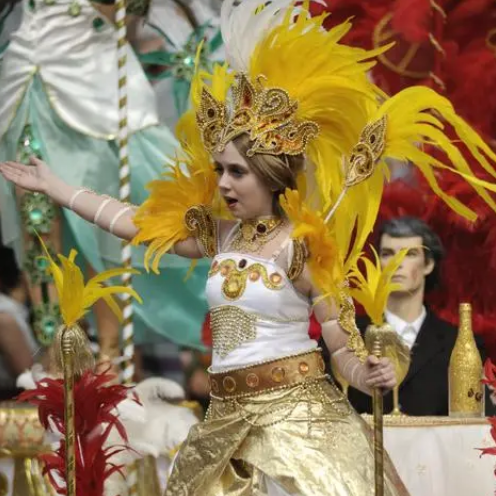 桑巴舞的发展离不开巴西狂欢节,狂欢节起源于巴西贫民窟