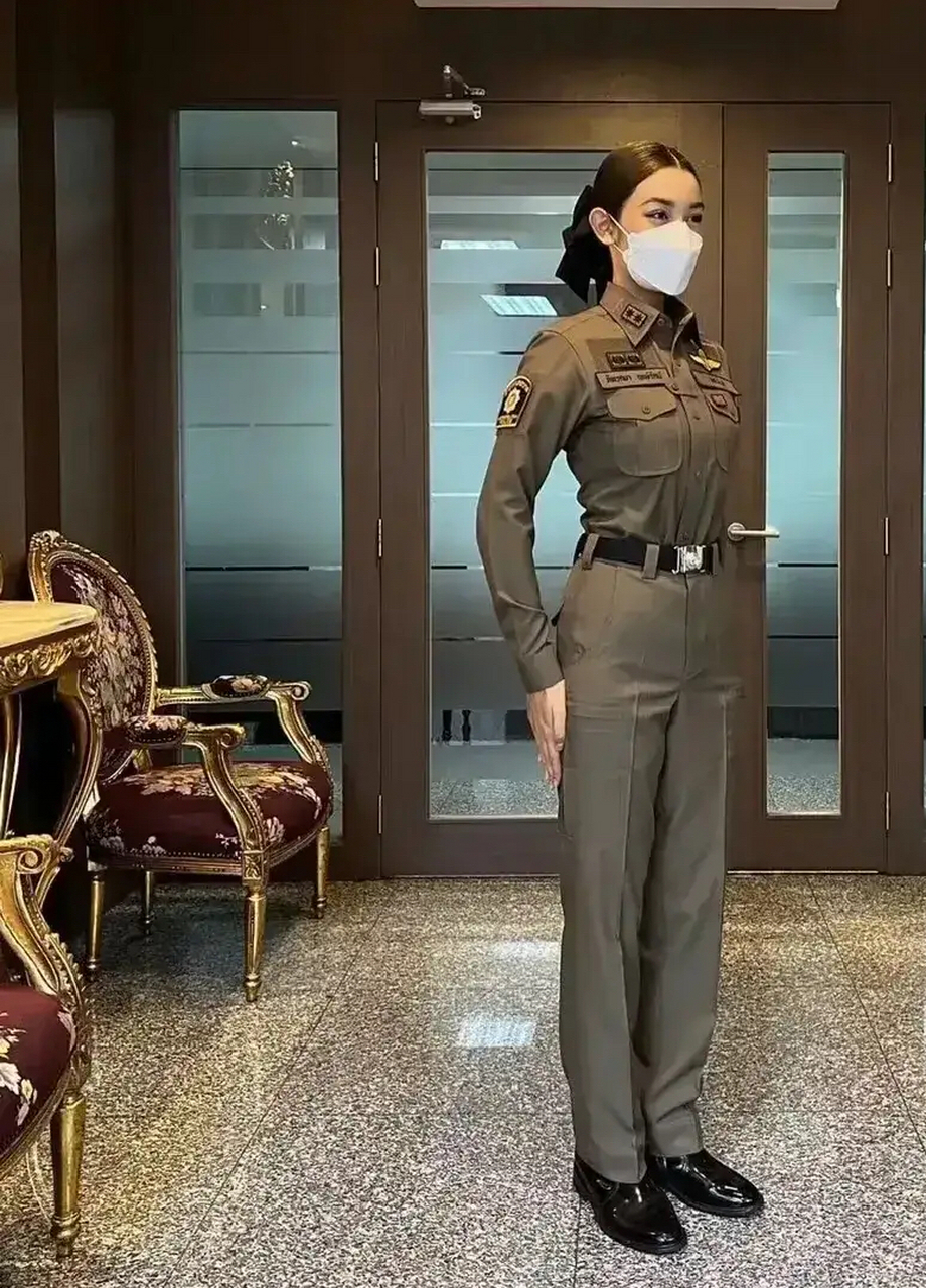 动态创作月# 泰国的警察制服堪称热带国家军警制服的天花板.