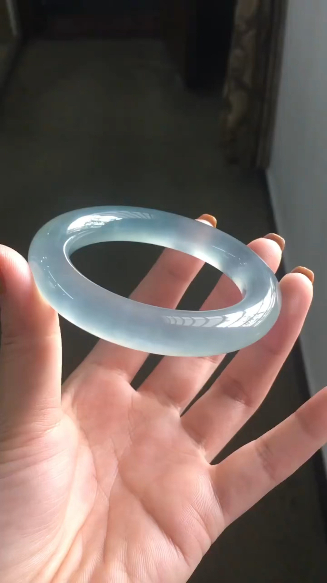 粉丝定做的蓝钢翡翠手镯,美得有点不真实,难得一见!-度小视