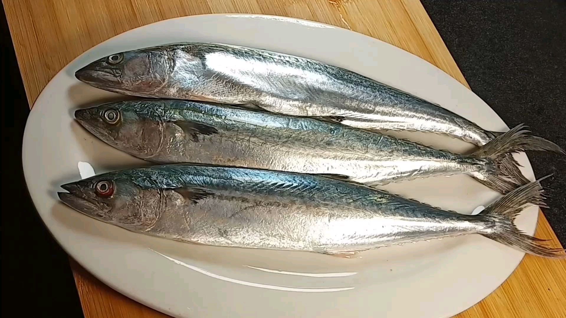 家常焖鲅鱼好吃有窍门,很多人都做不好,看大厨怎样做