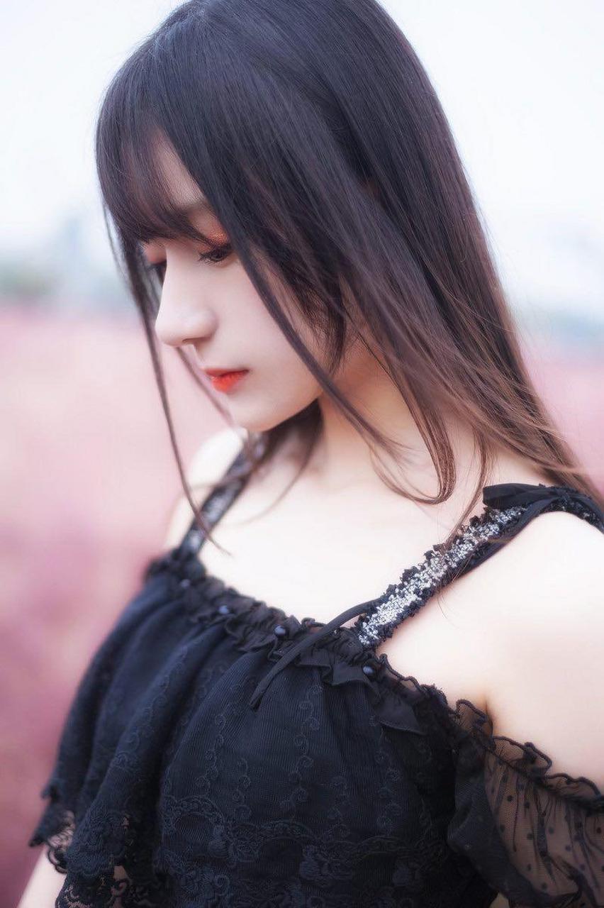 清新风格户外美女摄影人像,清纯甜美的黑裙女孩,优雅动人,靓丽可爱,拍