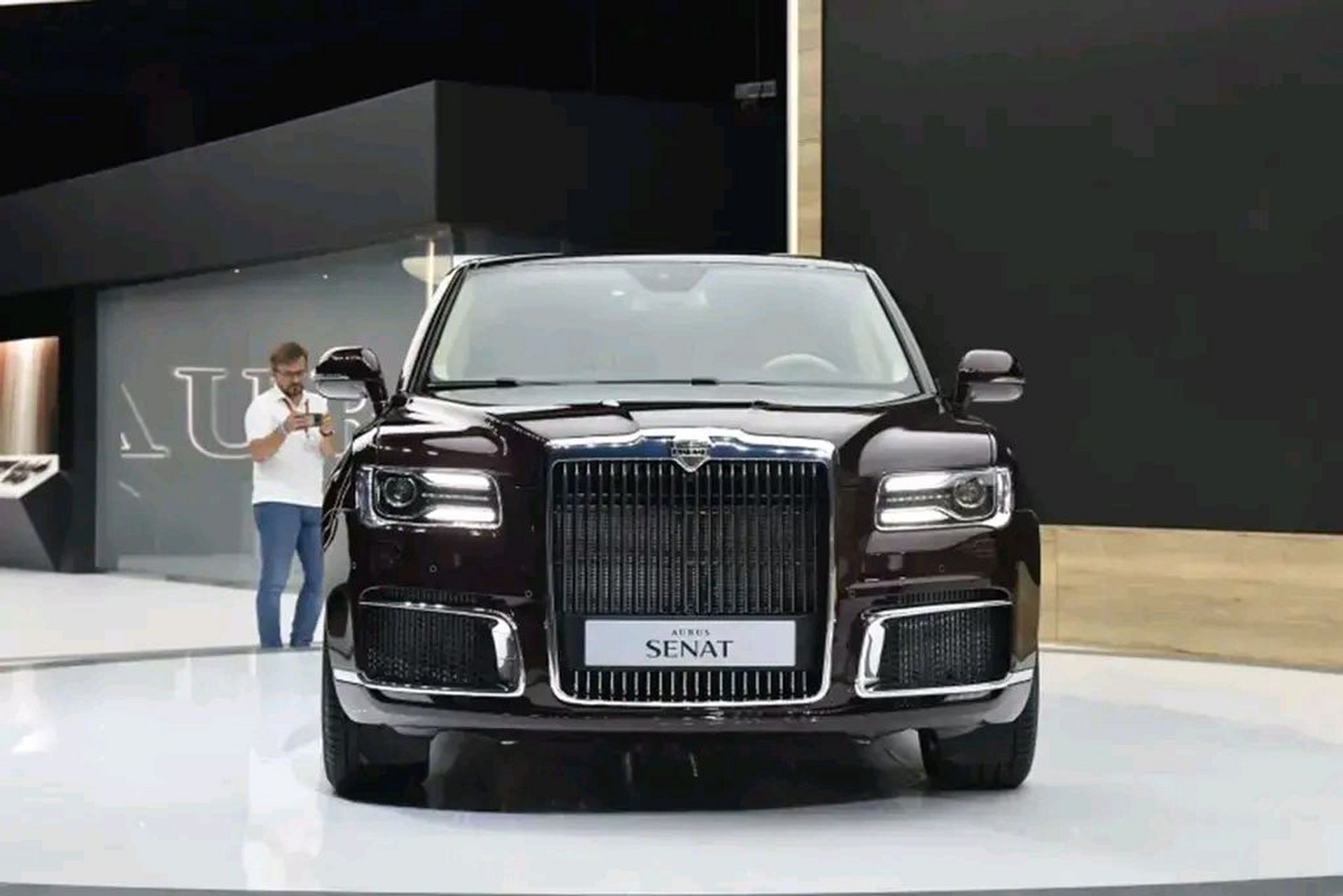 俄系车的天花板,aurus(阿鲁斯)senat  ,曾经是普大帝的座驾.