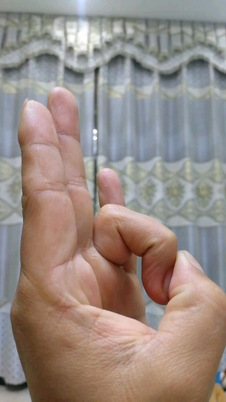 无名指可以,为什么中指不行