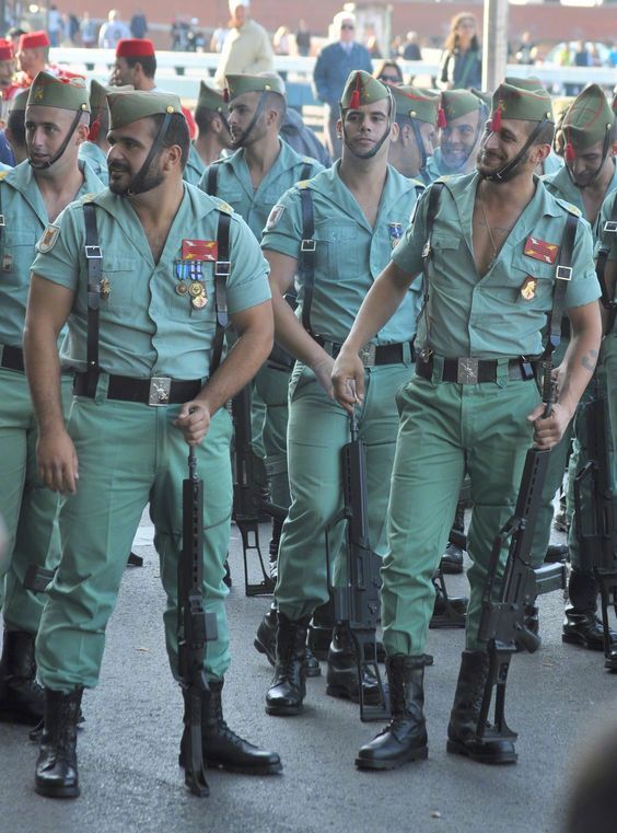 低胸,纹身,大胸毛的西班牙外籍军团,应是全世界最潇洒的士兵