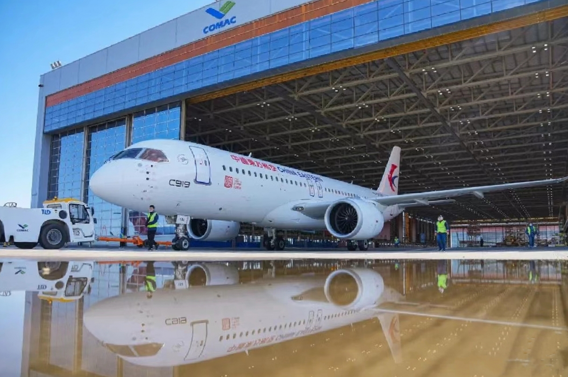 亲戚家儿子,毕业于西北工业大学,飞行器制造工程专业,效力于中国商飞