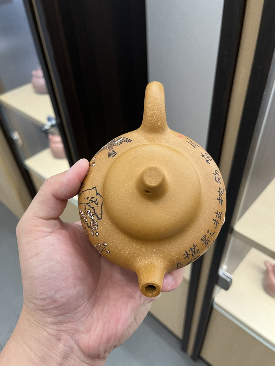 【大成壶·】 泥料:   黄金段泥,容量:   240cc 作者:江苏省大师 王福