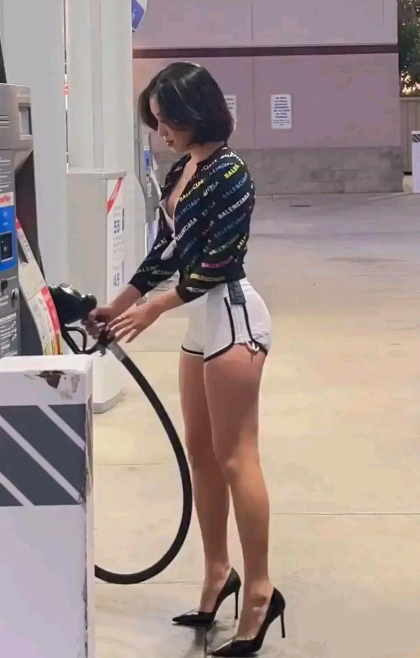 有这样的员工,加油的车辆要排很长吧#美女