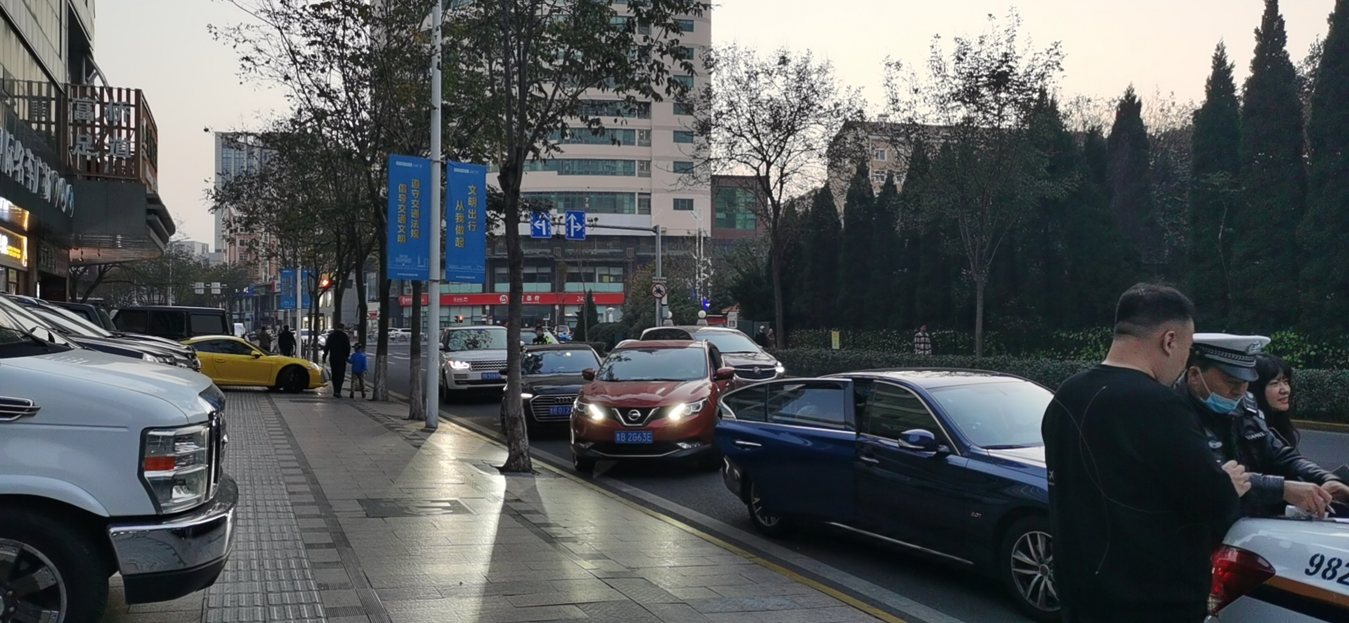 东海东路和燕儿岛路左拐有时间限制 从海信广场出来