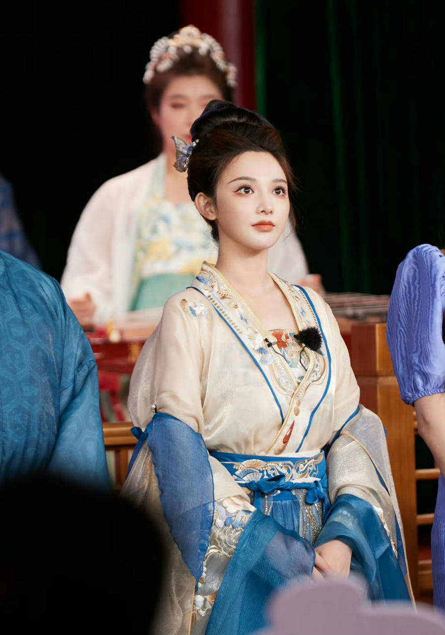 这绝对是小枫之后彭小苒最好看的古装造型了没有之一#东宫