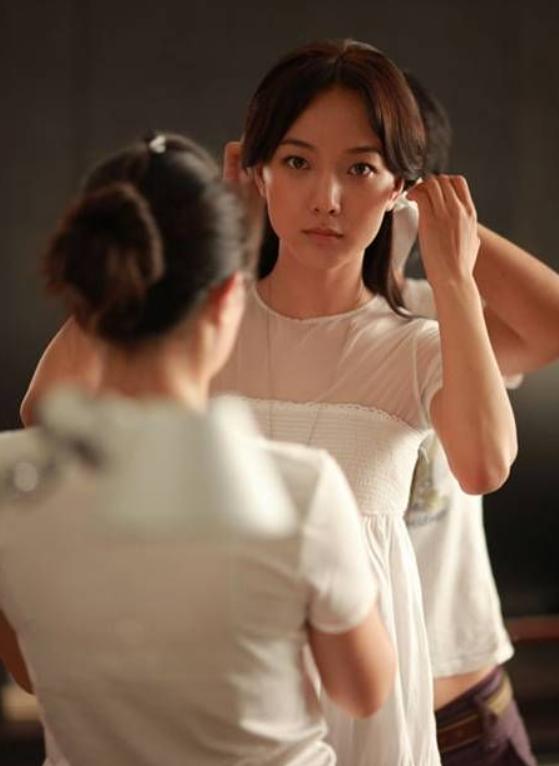 浪漫爱情的故事,王珞丹与陈柏霖在电影《恋爱前规则》中娓娓道来