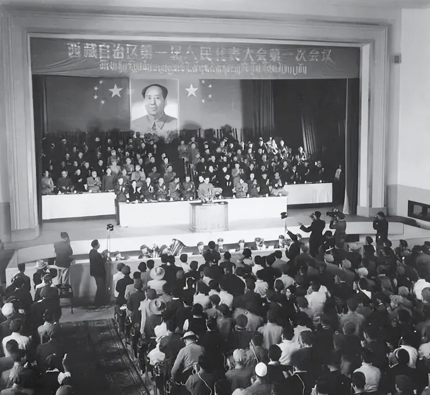 1965年9月1日,西藏自治区第一届人民代表大会第一次会议在新落成的