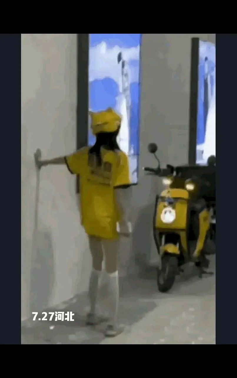 这是爬了多高的楼梯啊?双腿哆嗦成那样,还是咋了?楼层高不爬不行吗?
