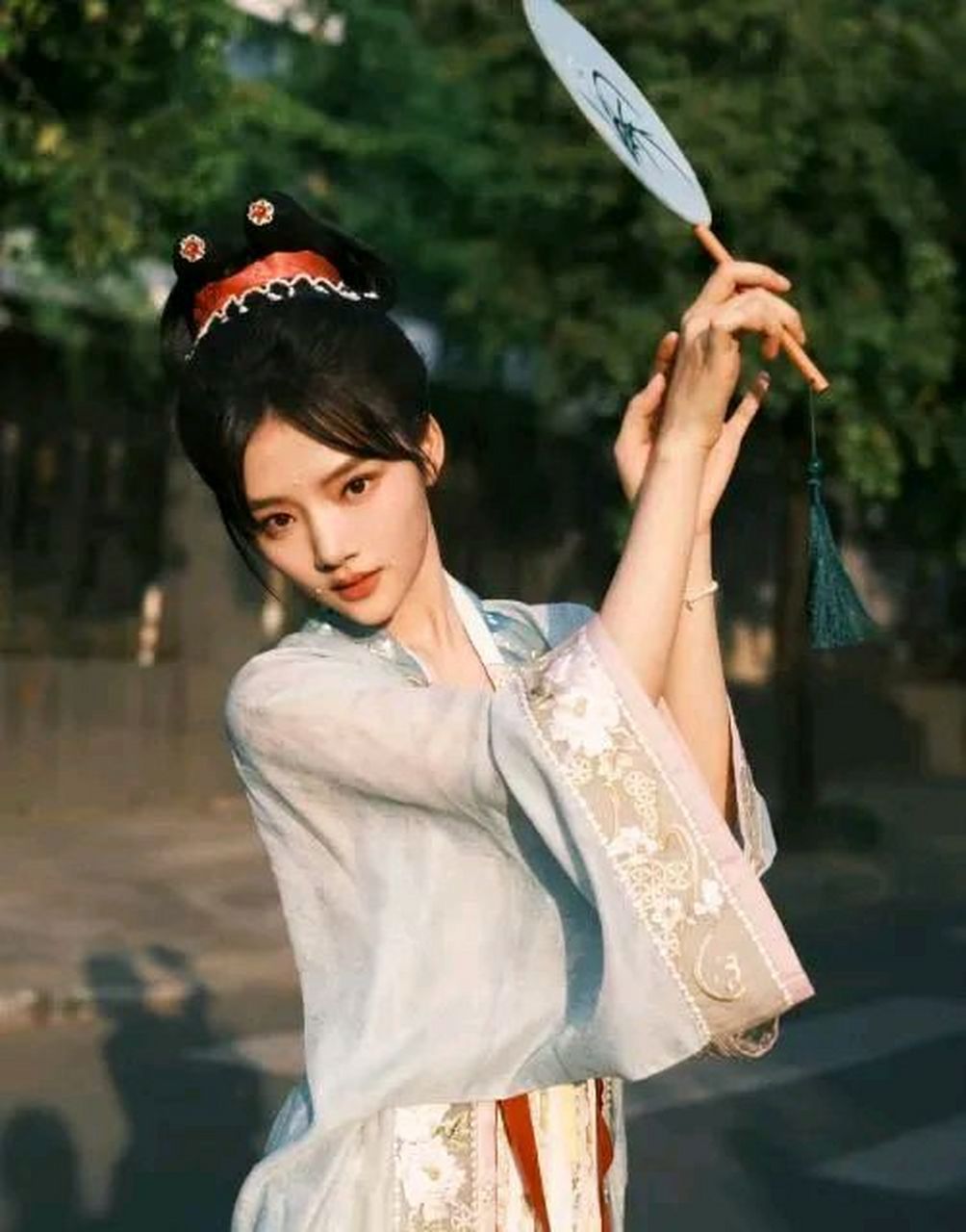 原来任敏和刘浩存都是北京舞蹈学院附中10级中国舞b班的同学,后来任敏