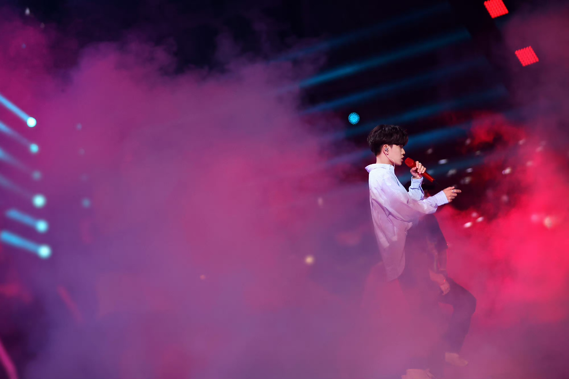 任嘉伦# 一直在期待和幻想红海之约到来的样子