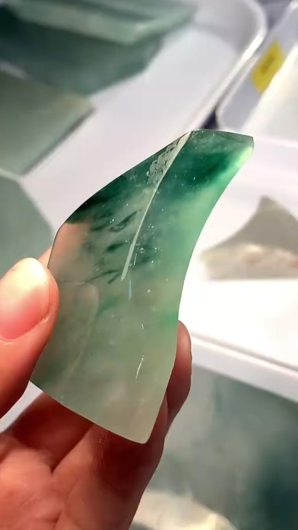 翡翠边角料雕刻随型件