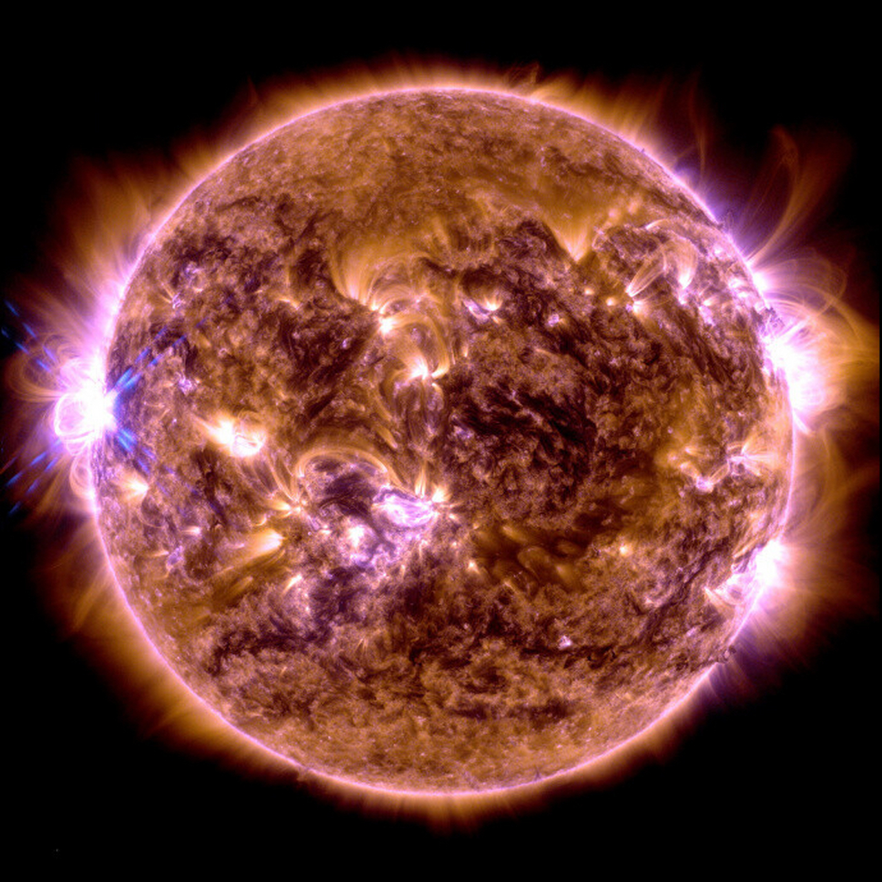 今天的太阳耀斑图片,欣赏一下#今天凌晨太阳爆发了一个强耀斑