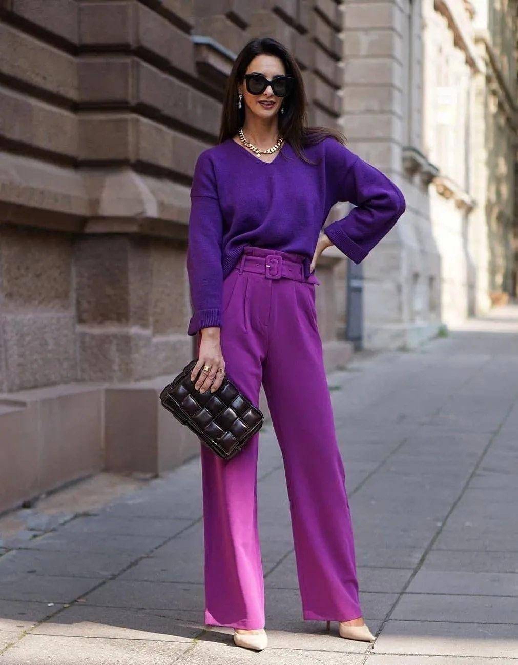 深紫色搭配什么颜色好看?