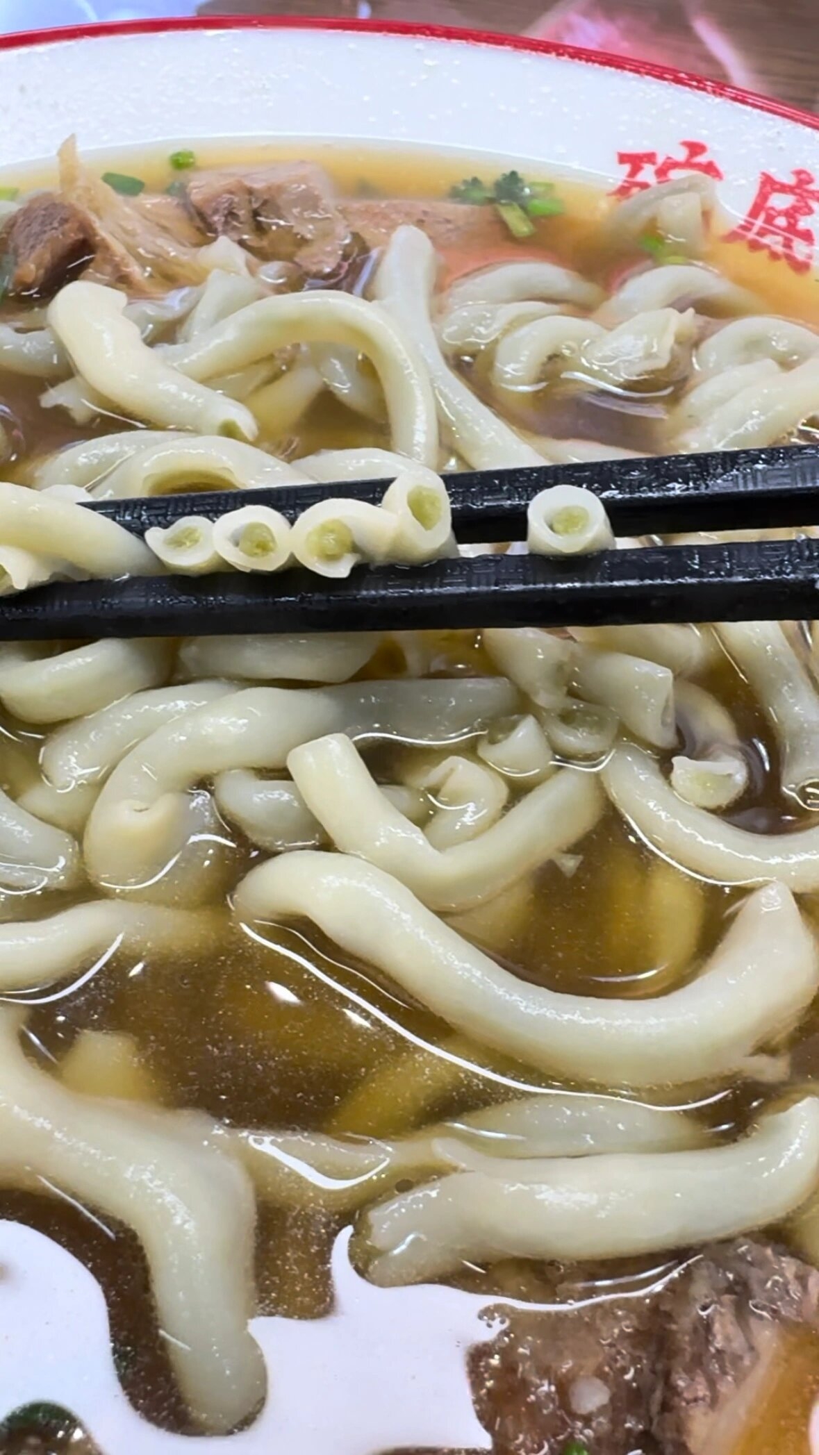 什么鬼 吃了这么多面条,没吃过带馅面条,更何况这还有两 个馅,太神奇