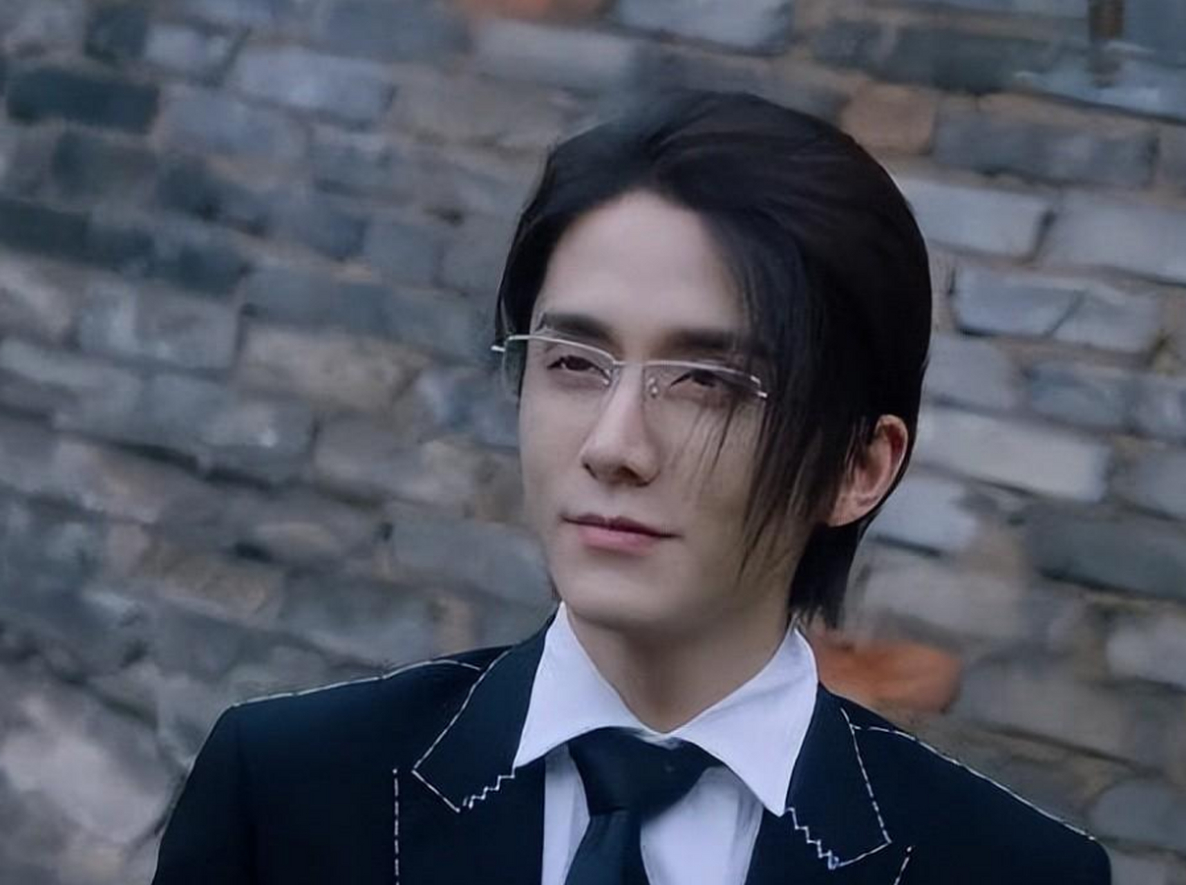 是一部改编自priest的耽美悬疑小说《默读》的电视剧,由张新成和