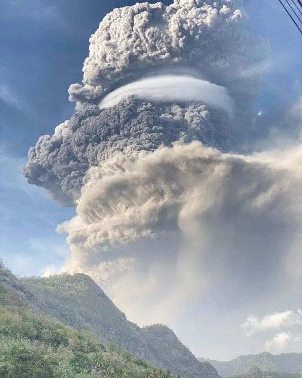 撒玛拉斯火山图片