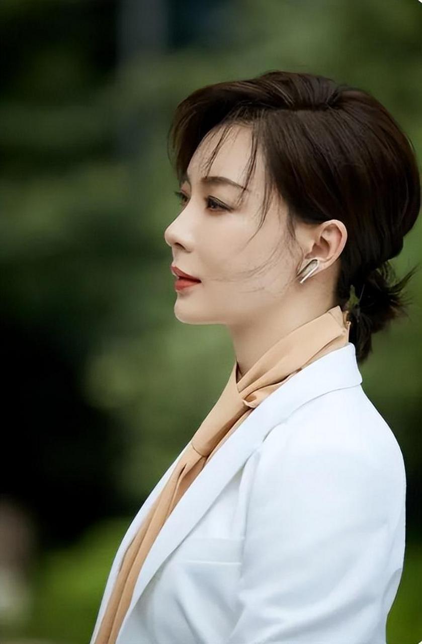 通过这些好习惯,女人可以随着年龄的增长越来越迷人.