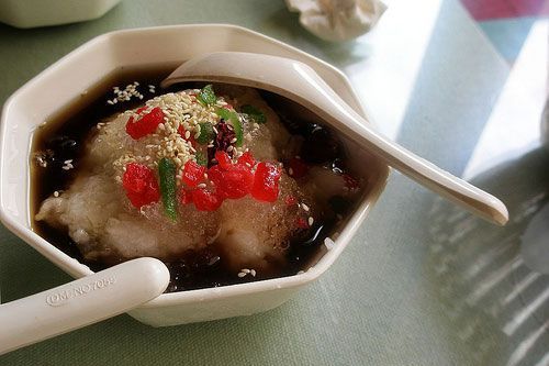 玉溪的冰稀饭是一道集美味,清凉,实惠于一身的特色美食,选用当地精选