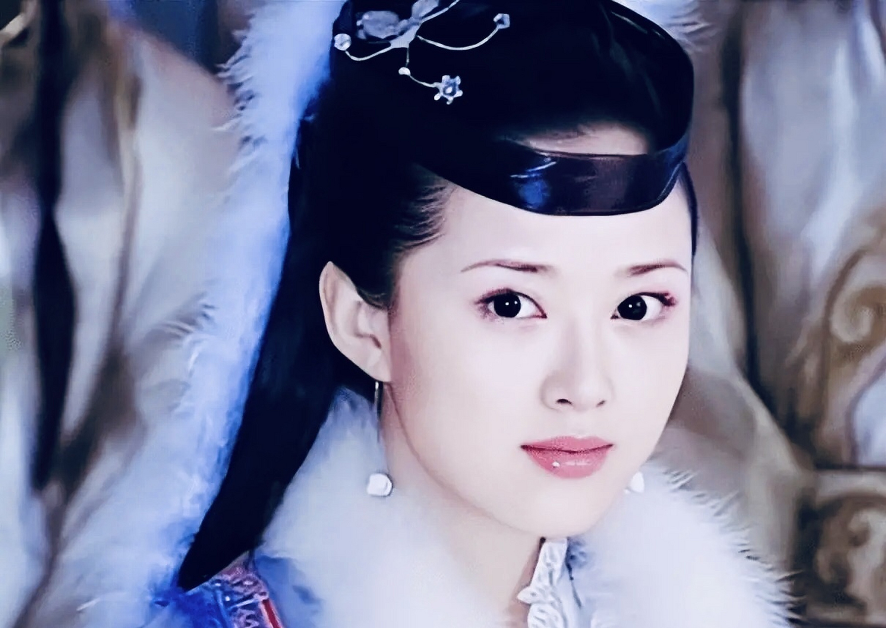 颜丹晨在《宝莲灯》中饰演的嫦娥成为经典角色,但她的演艺事业并不顺