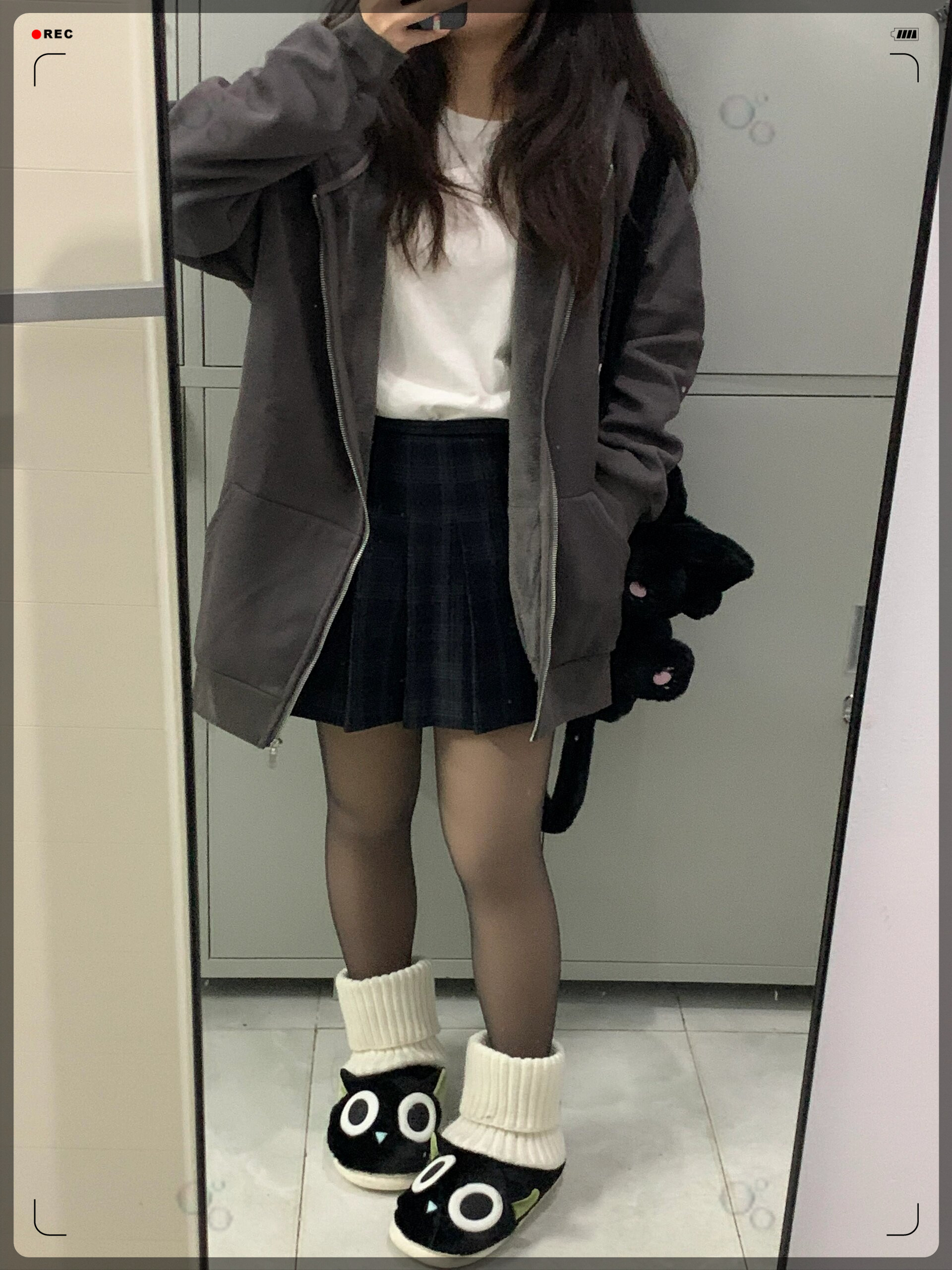 首先这件卫衣外套上的小恶魔角设计感十16岁微胖女孩黑丝小短腿