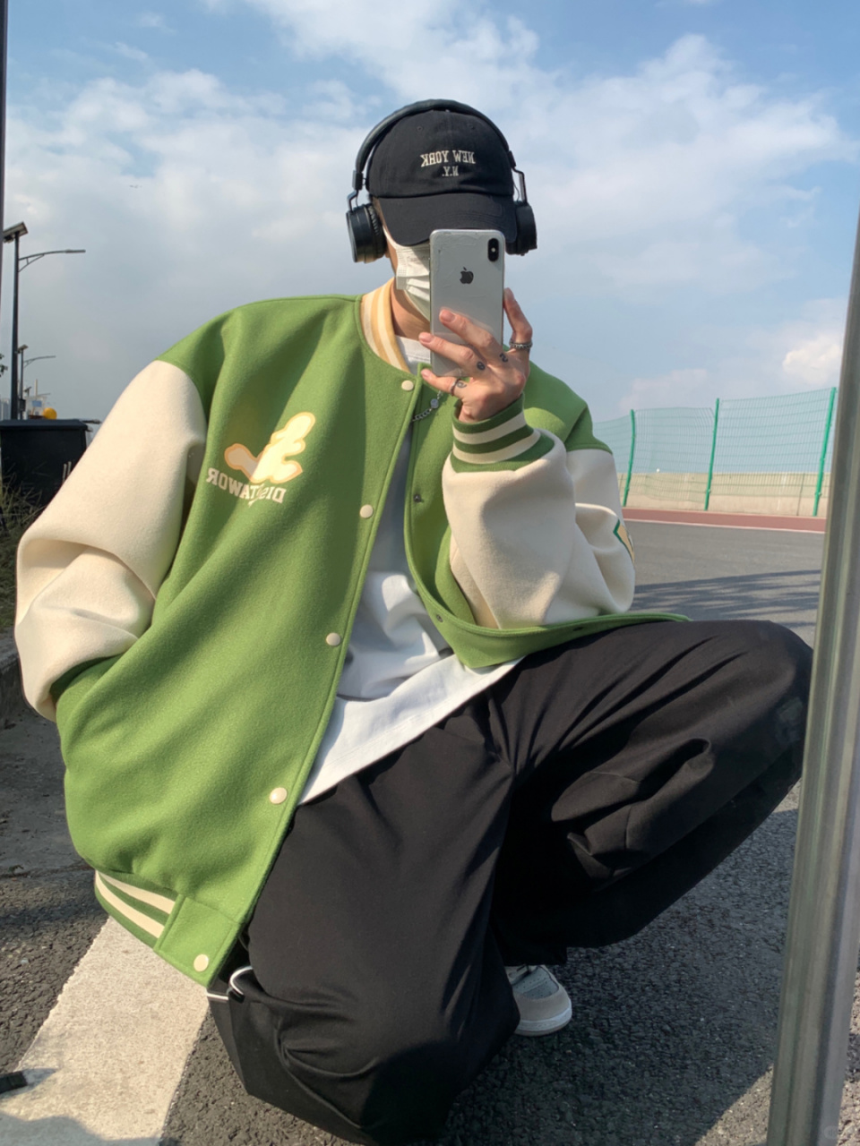 绿色系棒球服这么搭也太帅了吧! 绿色系的穿搭真的太帅啦!